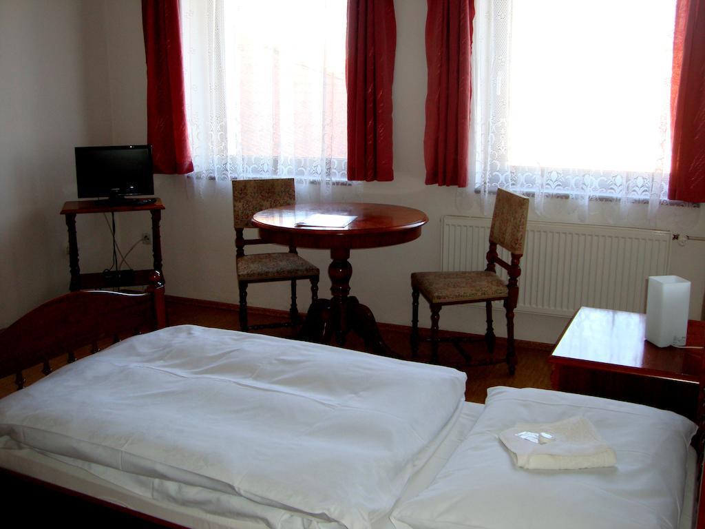 Penzion Aviatik Čáslav Exterior foto